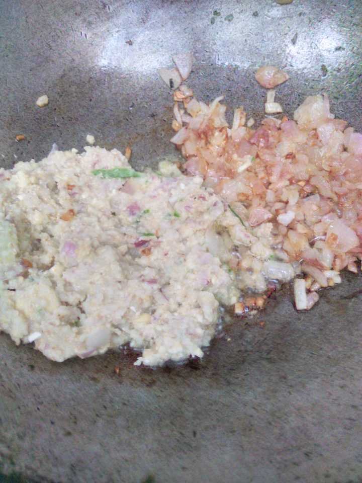 Gravy preparation for Makhmali Methi Paneer